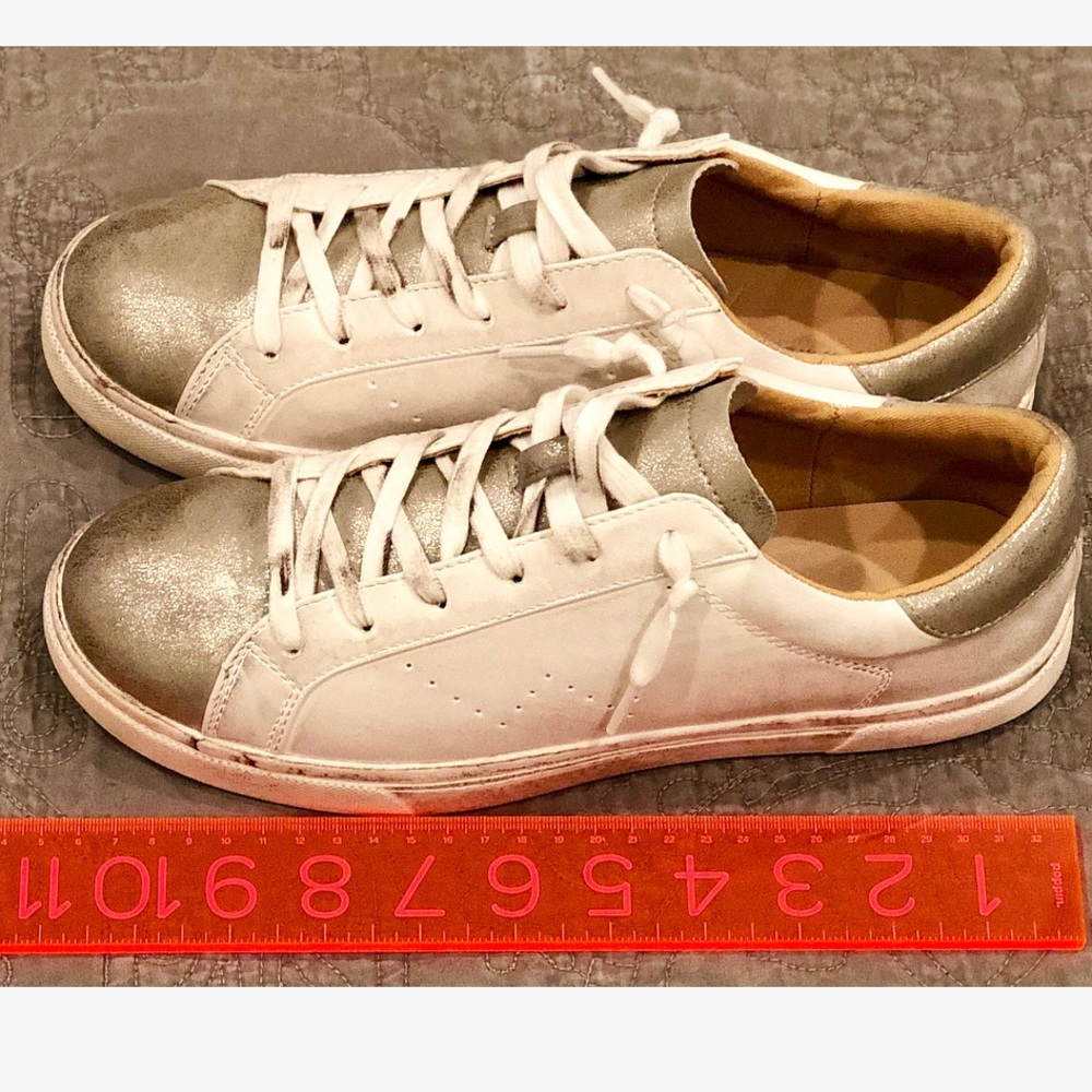 Who What Wear Gold Distressed Low Top Sneakers - Picture 1 of 8